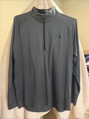 Under Armour Men's Dark Gray Thin Heat Gear Half-Zip